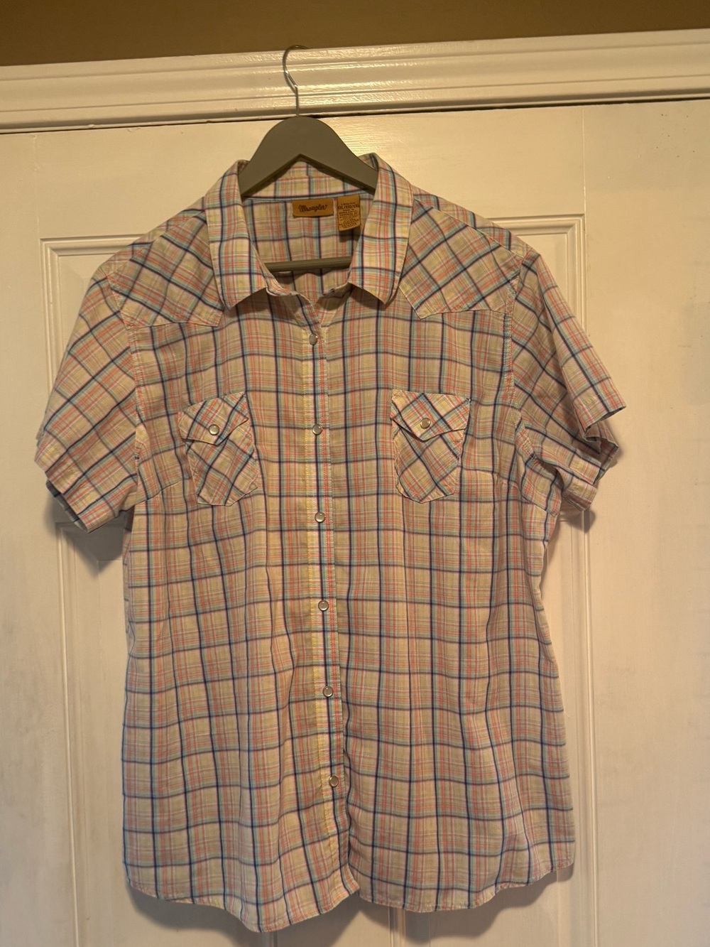 Vintage Wrangler Short-Sleeve Women's Plaid Button-Down Shirt